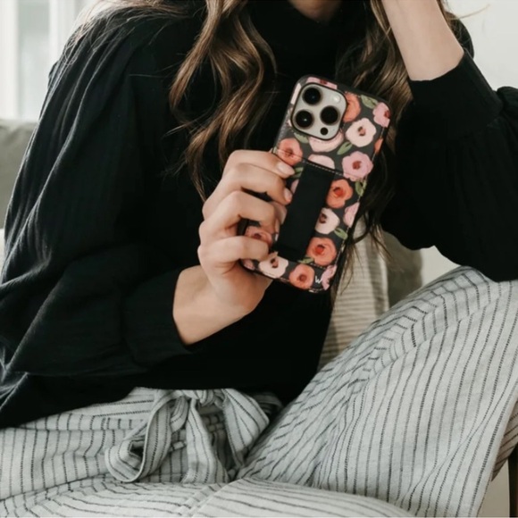 Walli Cases iPhone 15 Pro Max - Whimsical Blooms - Picture 5 of 6